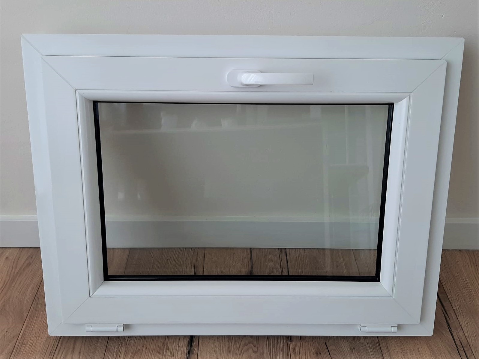 Kiep raam kunststof/PVC 1200mm breed bij 800mm hoog (incl. AANSLAG 22mm)